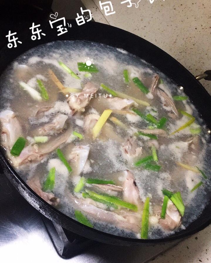 麻辣鸭锁骨（不输周黑鸭）