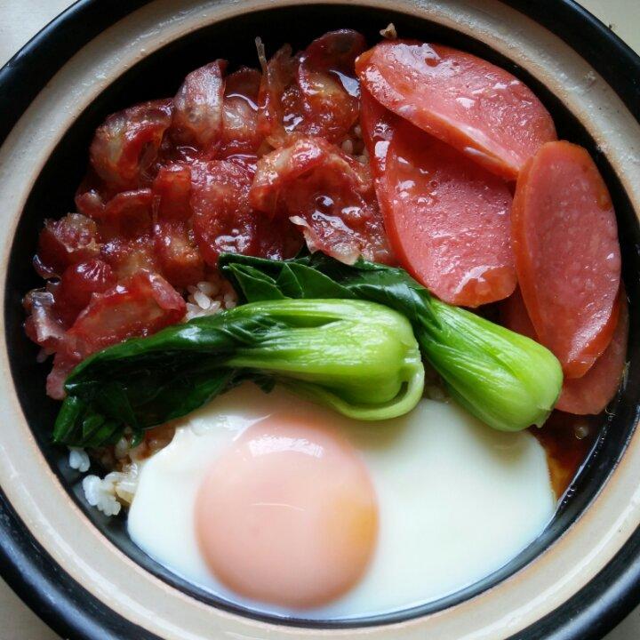 广式腊味煲仔饭