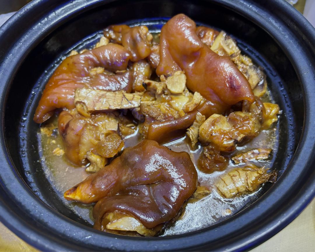 撞姜红烧小猪蹄