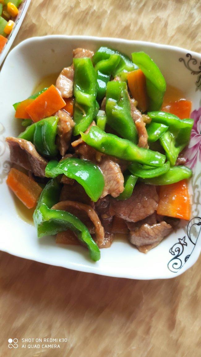 就像有句话所说：成年人的世界里，从来就没有“容易”二字。很多时候，你只能单枪匹马，直面生活的兵荒马乱。