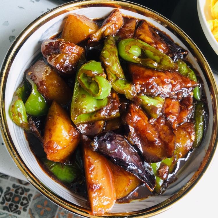 超级下饭的地三鲜😋的做法