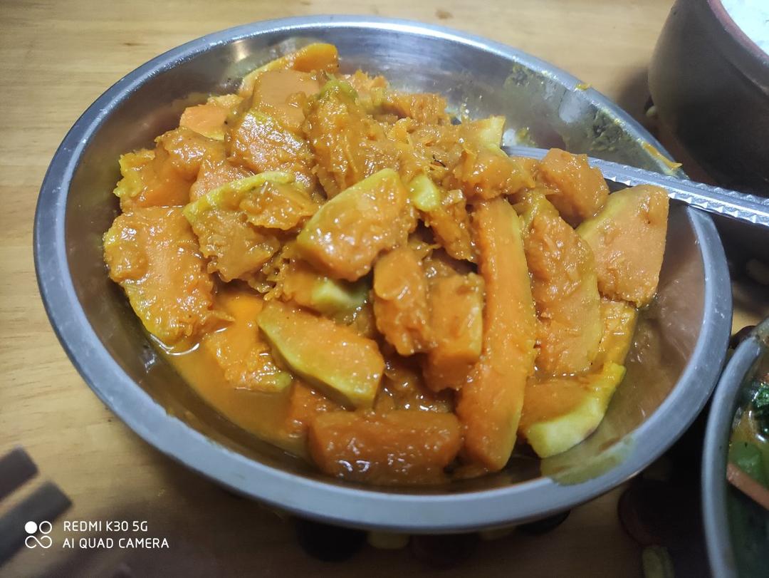 猪肉都不换的焖南瓜～吃起来糯糯甜甜咸咸的！