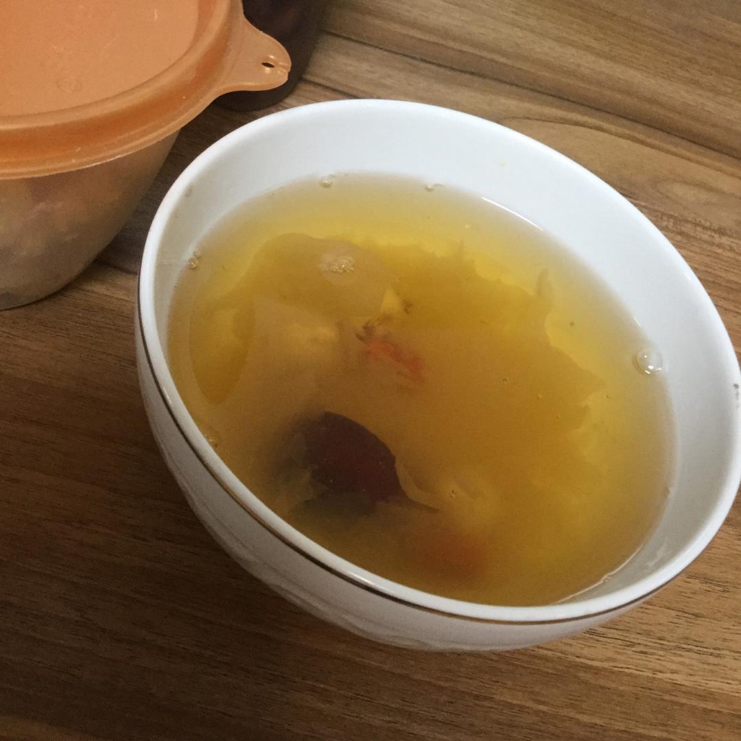 红枣银耳莲子羹