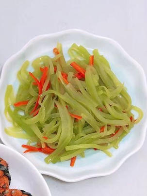 清炒莴笋丝