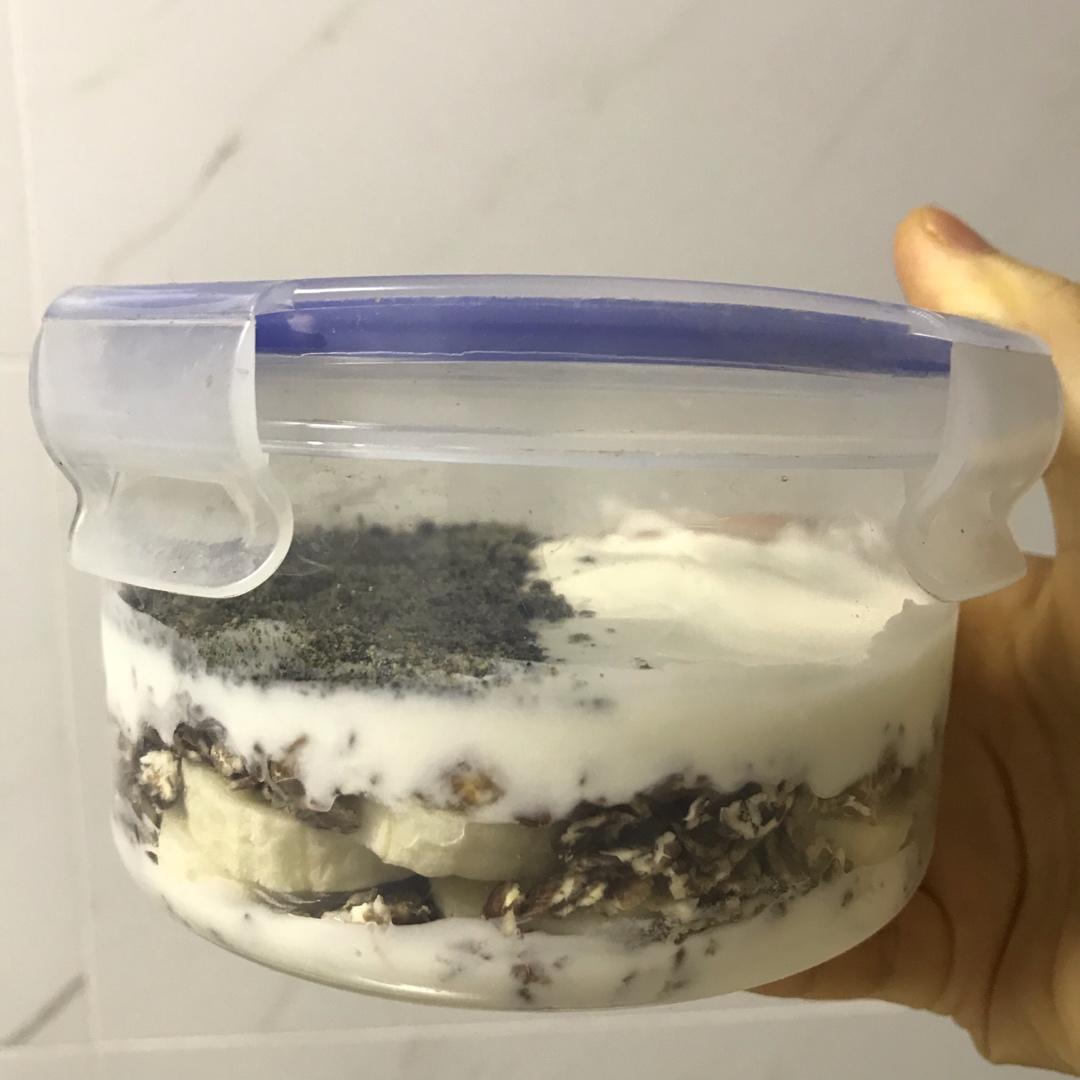 隔夜香蕉酸奶麦片
