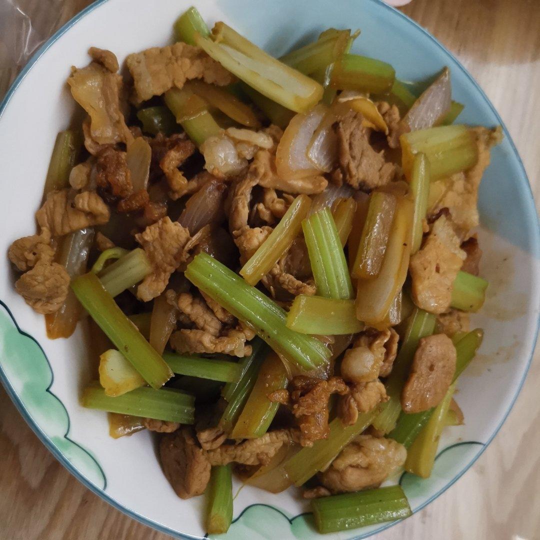 芹菜炒肉