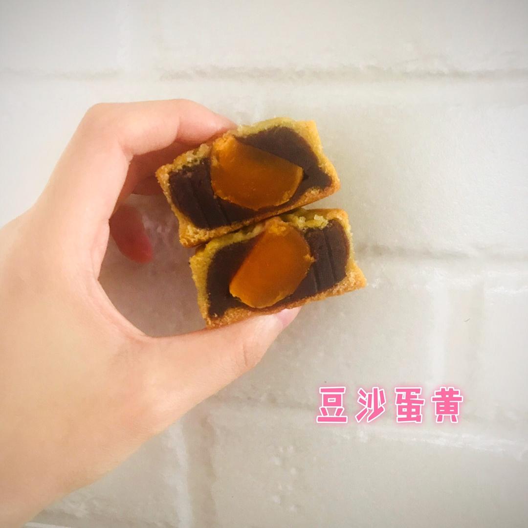 广式月饼－－蛋黄豆沙月饼