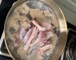 水鸭冬瓜祛湿汤的做法 步骤2