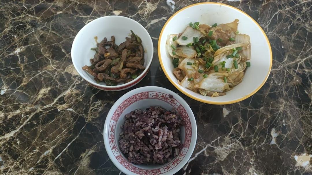 青椒肉丝，这样炒太好吃了。