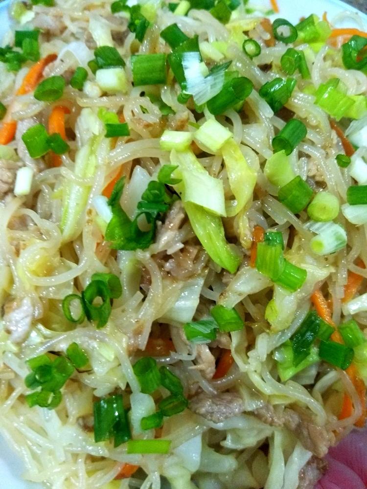 瘦肉胡萝卜包菜炒米粉干