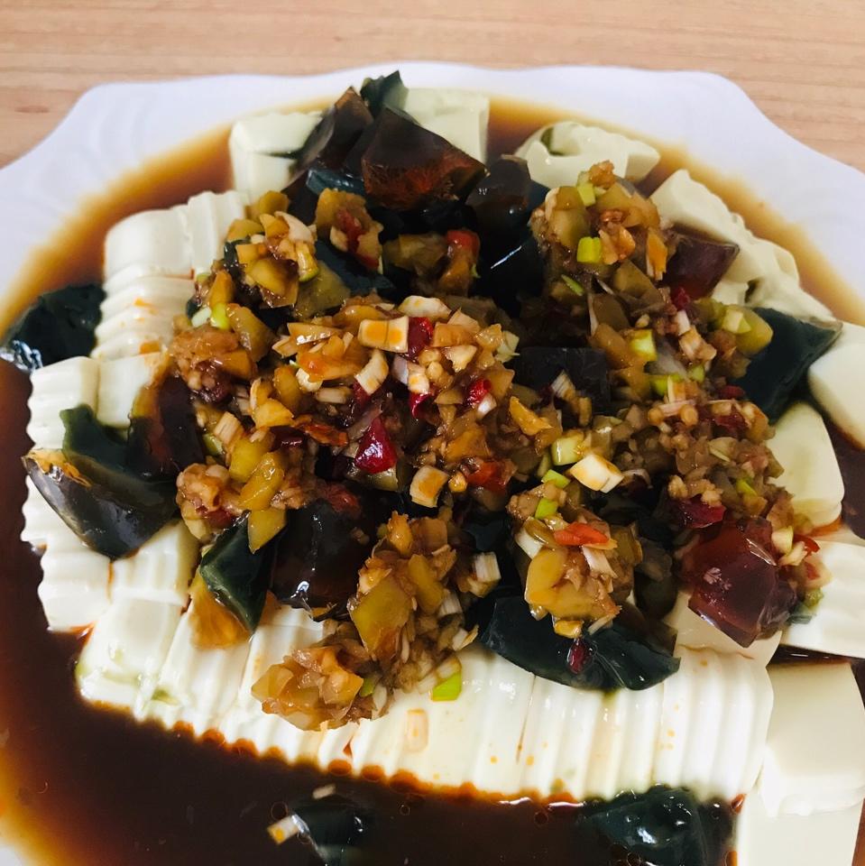 皮蛋拌豆腐