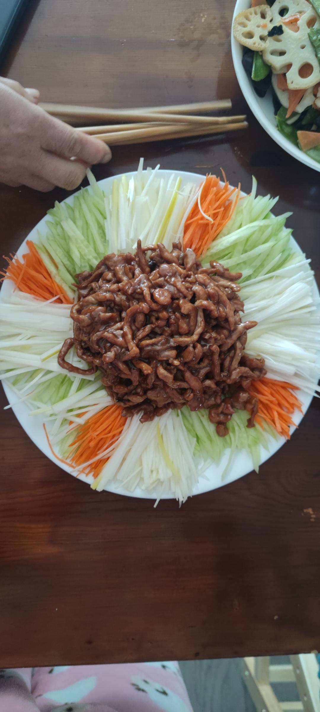 好吃到舔手的酱肉丝