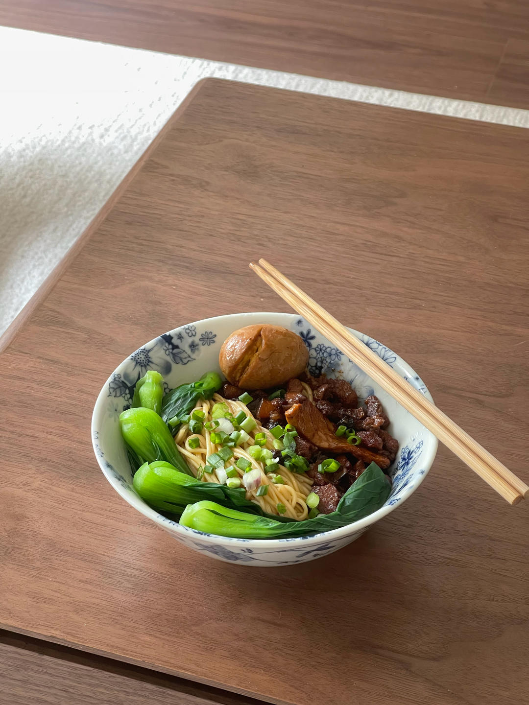 洋葱酥卤肉饭