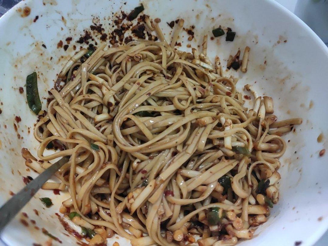 「拌面」一口气吃一盆，停不下来