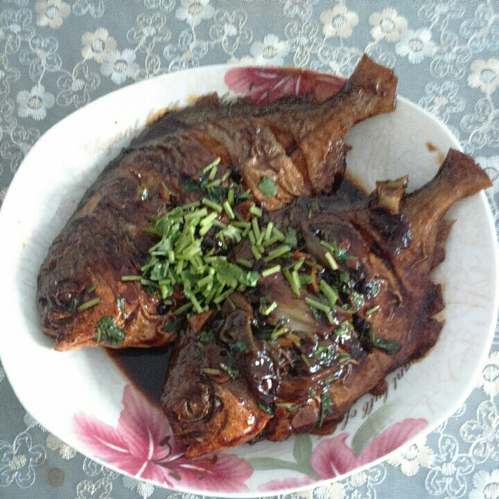 传统中式红烧平鱼