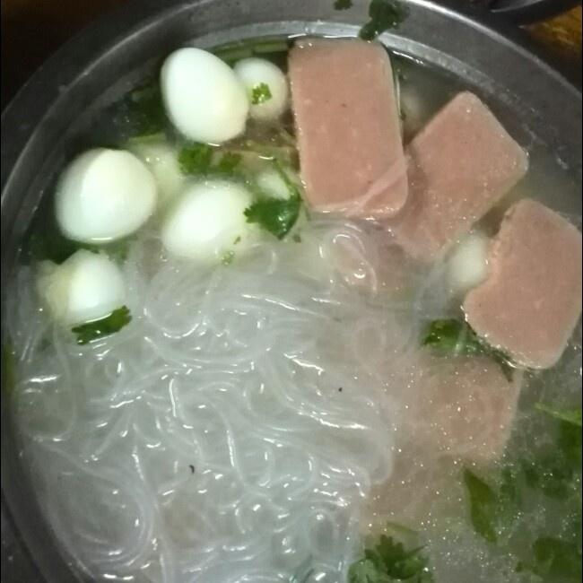 鹌鹑火腿粉丝三鲜汤