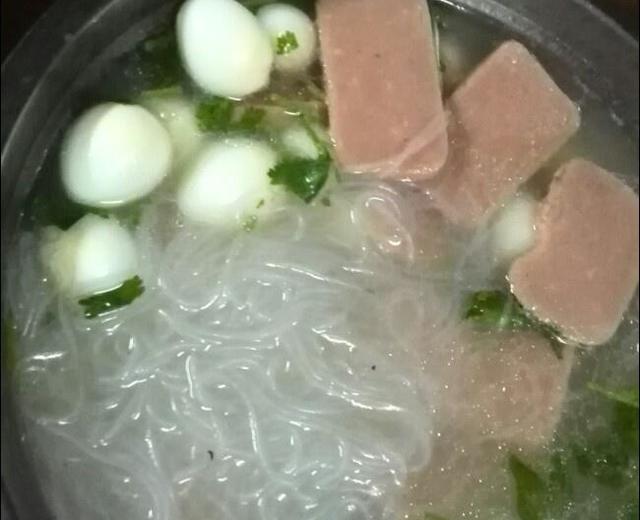 鹌鹑火腿粉丝三鲜汤