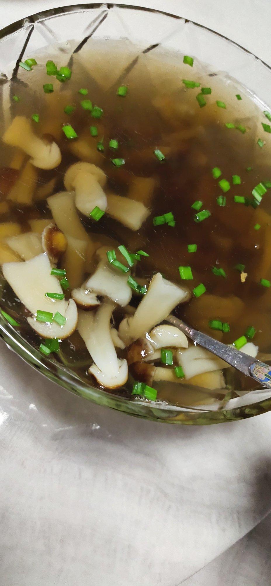 香雪兰_ma7u做的松茸汤