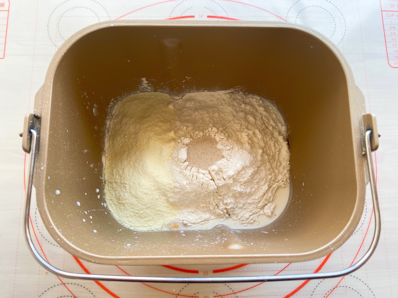 免烤箱❗️可以爆浆的卡士达酱甜甜圈🍩巨简单的做法 步骤1