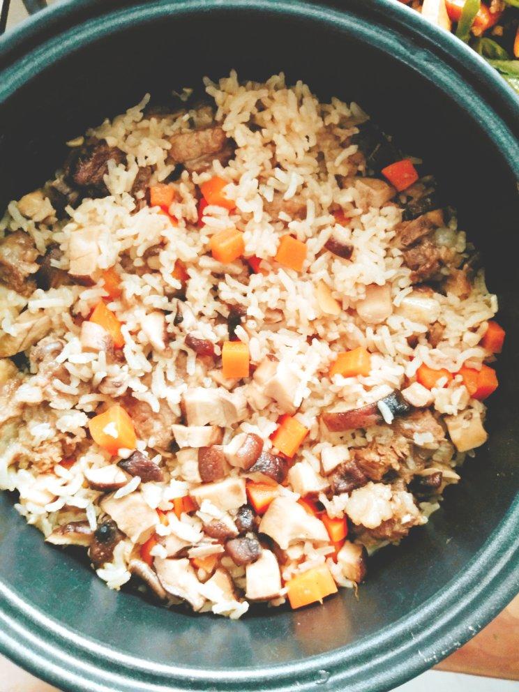 喷香排骨焖饭（爆好吃）