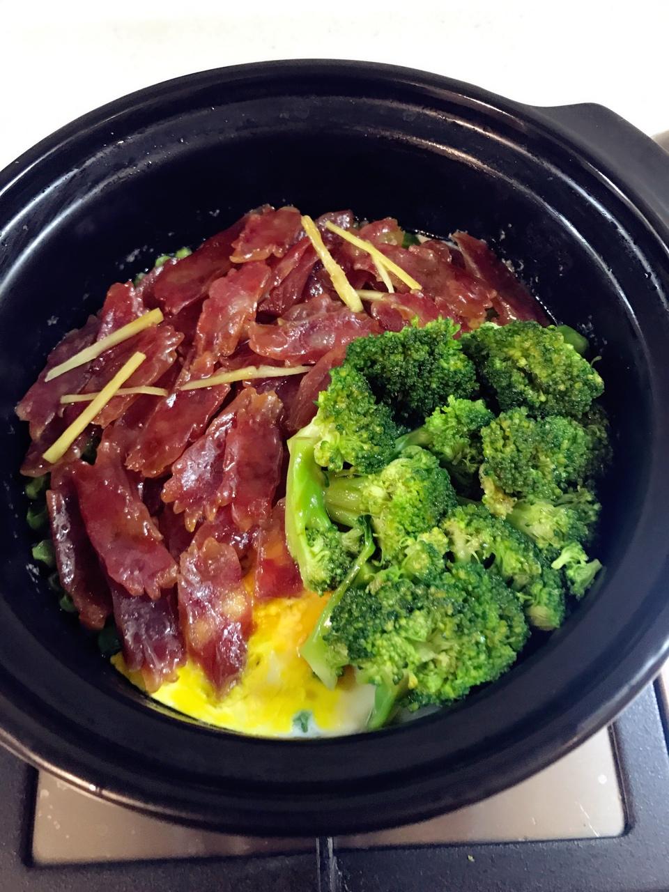 广式腊味煲仔饭