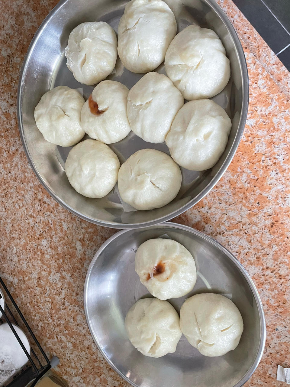 云朵般松软爆浆蜜汁叉烧包