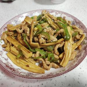 青椒腐竹炒肉丝的做法 步骤5