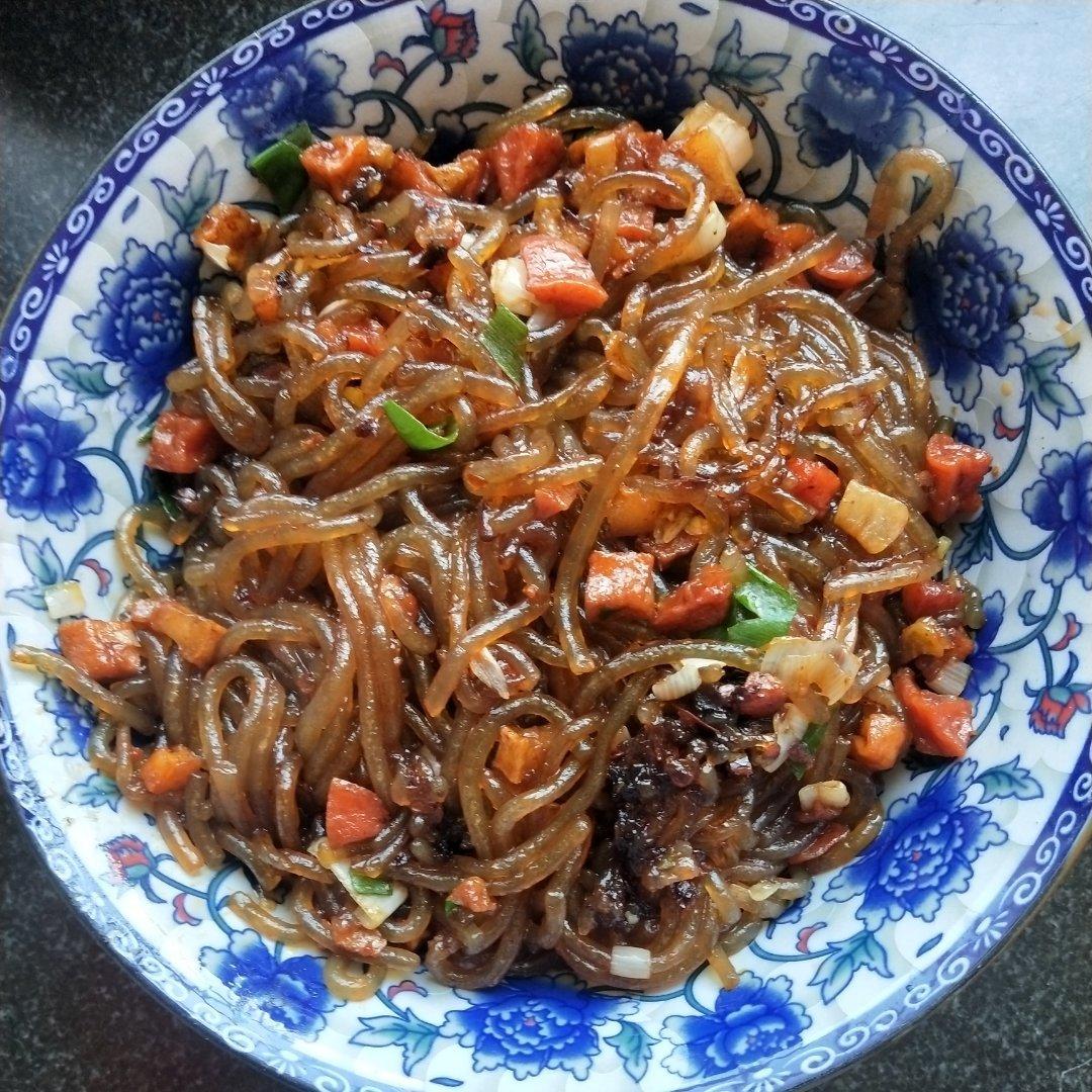 蚂蚁上树，俗称粉条炒肉