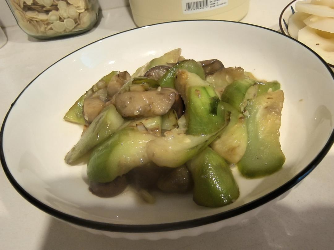 素炒丝瓜|这样做绝了！简单又好吃！