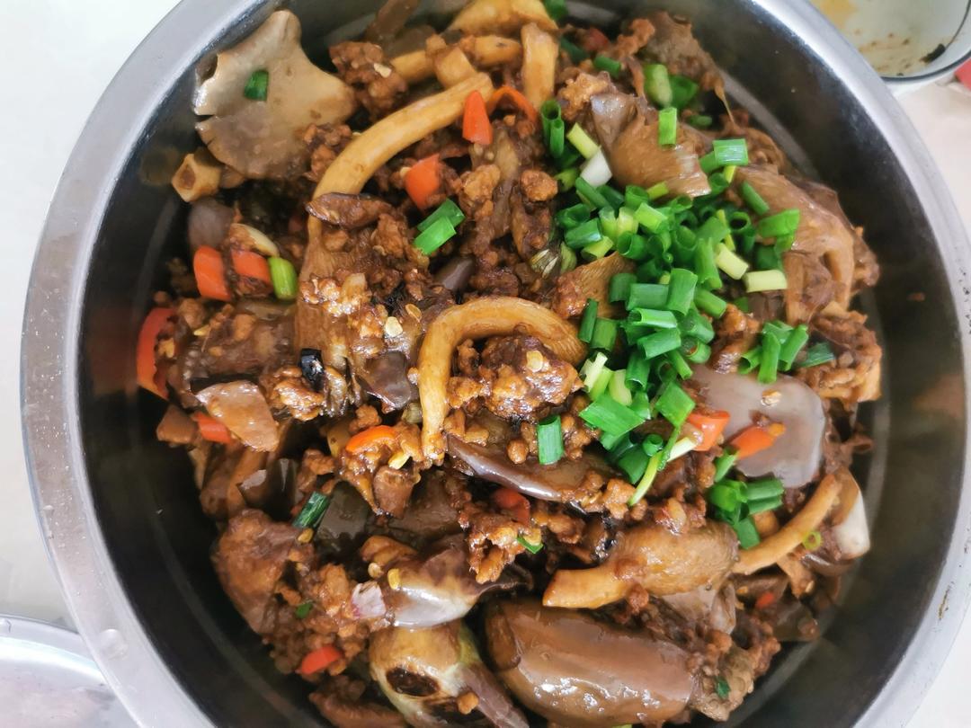 厨师长教你：“豆腐茄子煲”的家常做法，咸香入味，简单易学