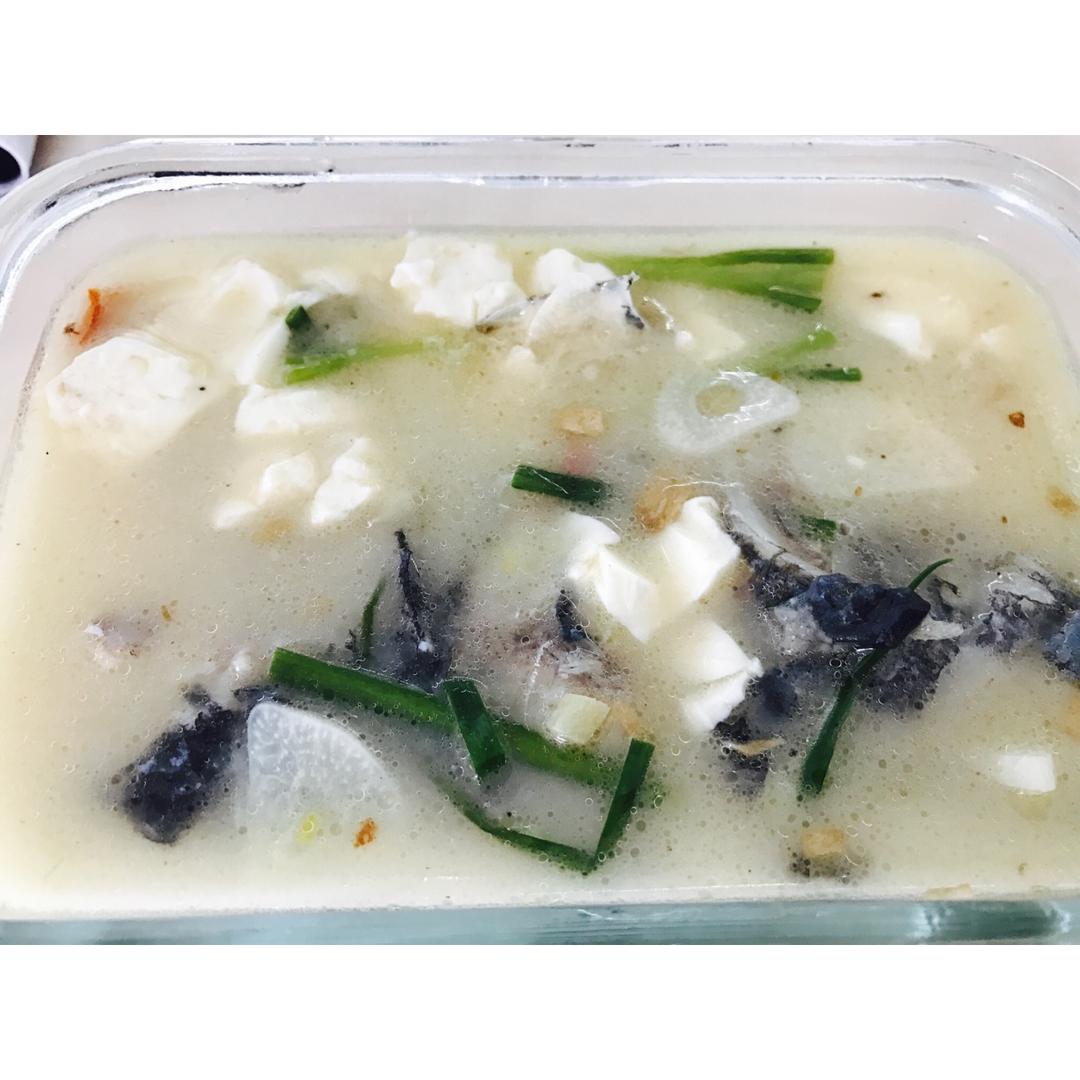鲫鱼豆腐汤