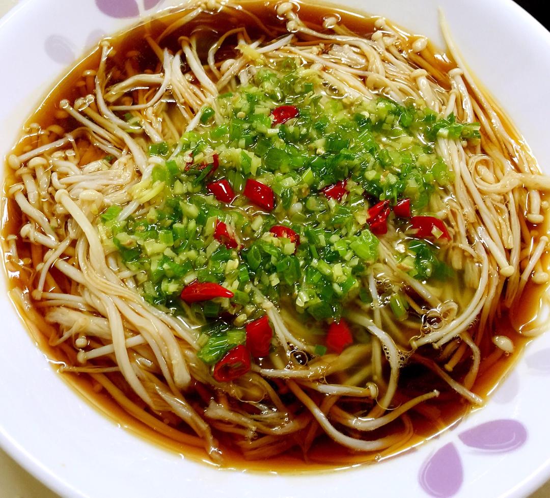 四月的芳菲做的葱油蒸金针菇