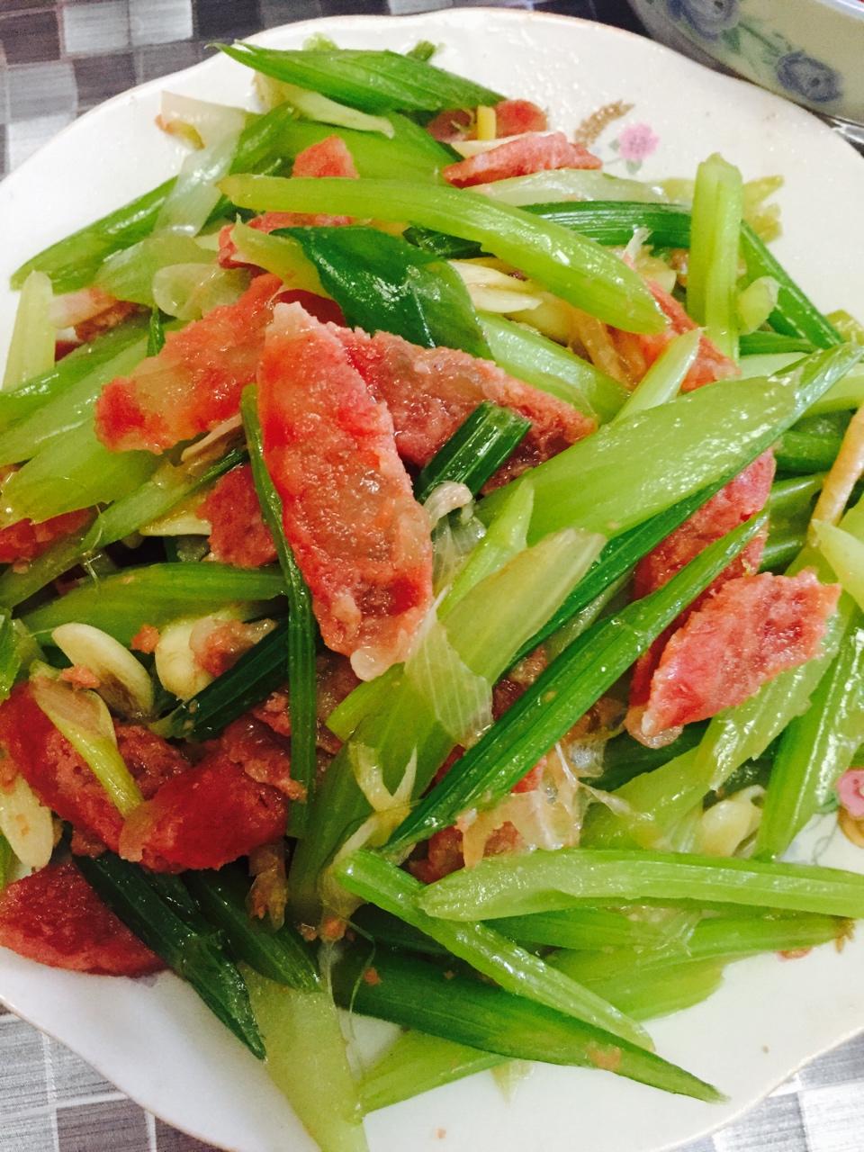 西芹炒腊肠（热菜）