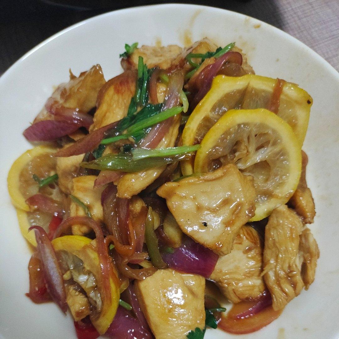 没想到柠檬和鸡肉这么搭！鲜嫩清爽开胃