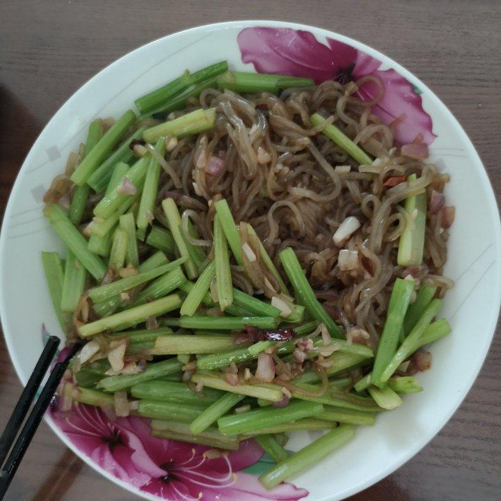 香芹炒粉丝
