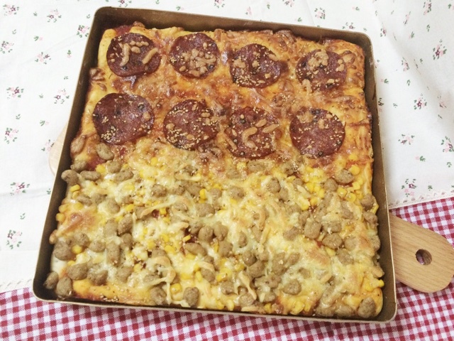 薄饼脆皮火腿pizza