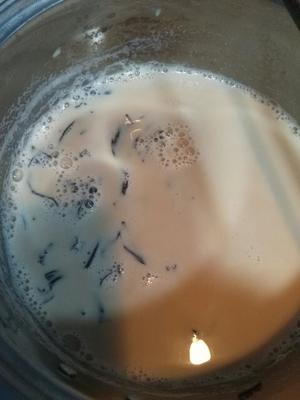 自煮奶茶的做法 步骤3