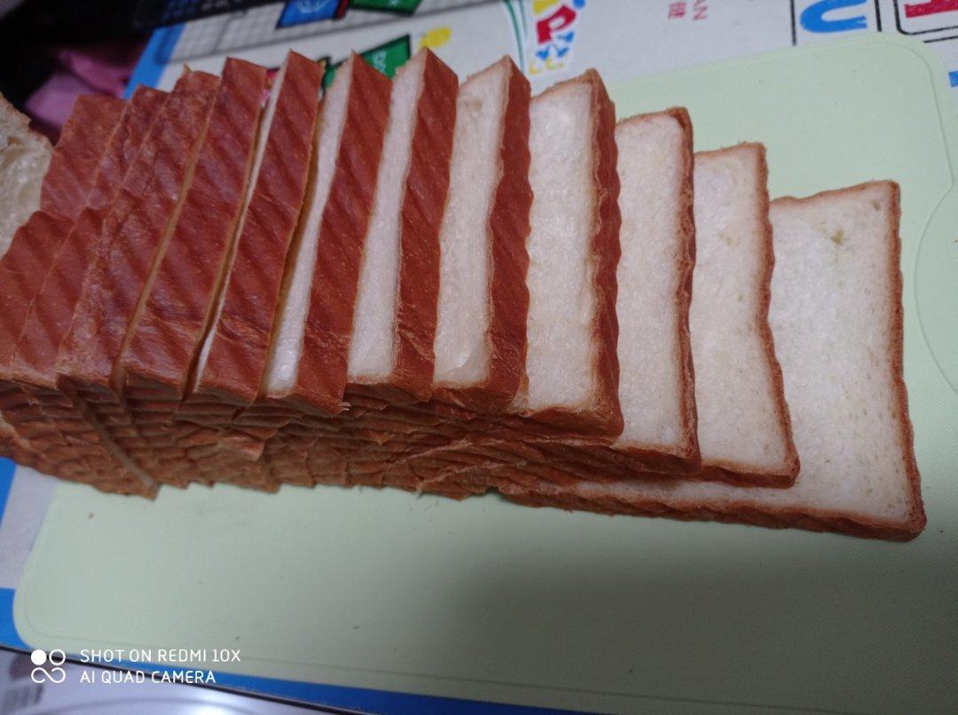 吐司方包，女儿说和来自台湾的爸爸糖一样好看好吃。零失败（是指我个人制作没有失败过）。