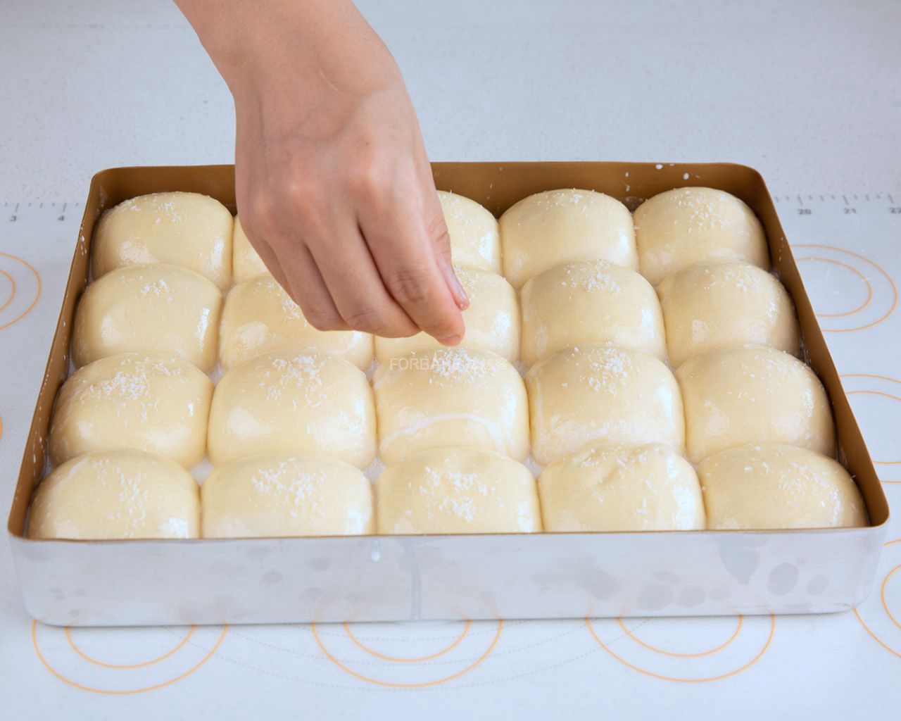 椰浆小面包的做法 步骤10