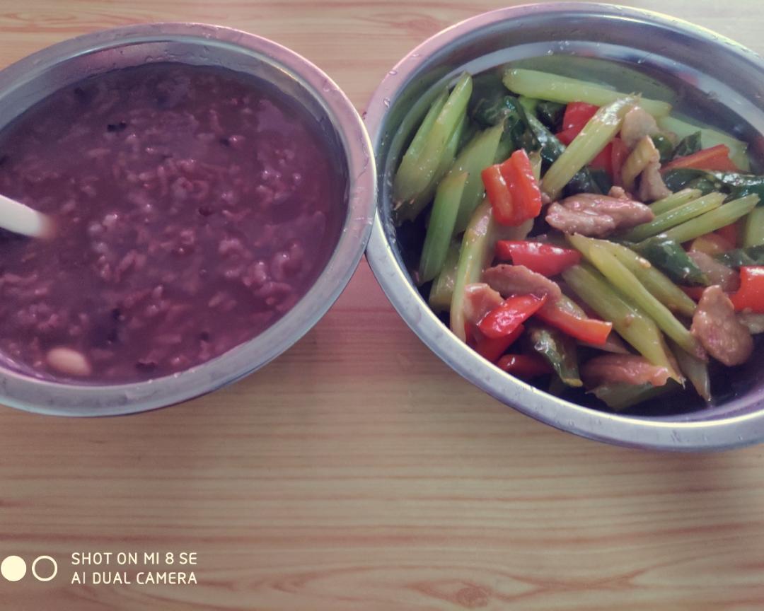 芹菜炒肉