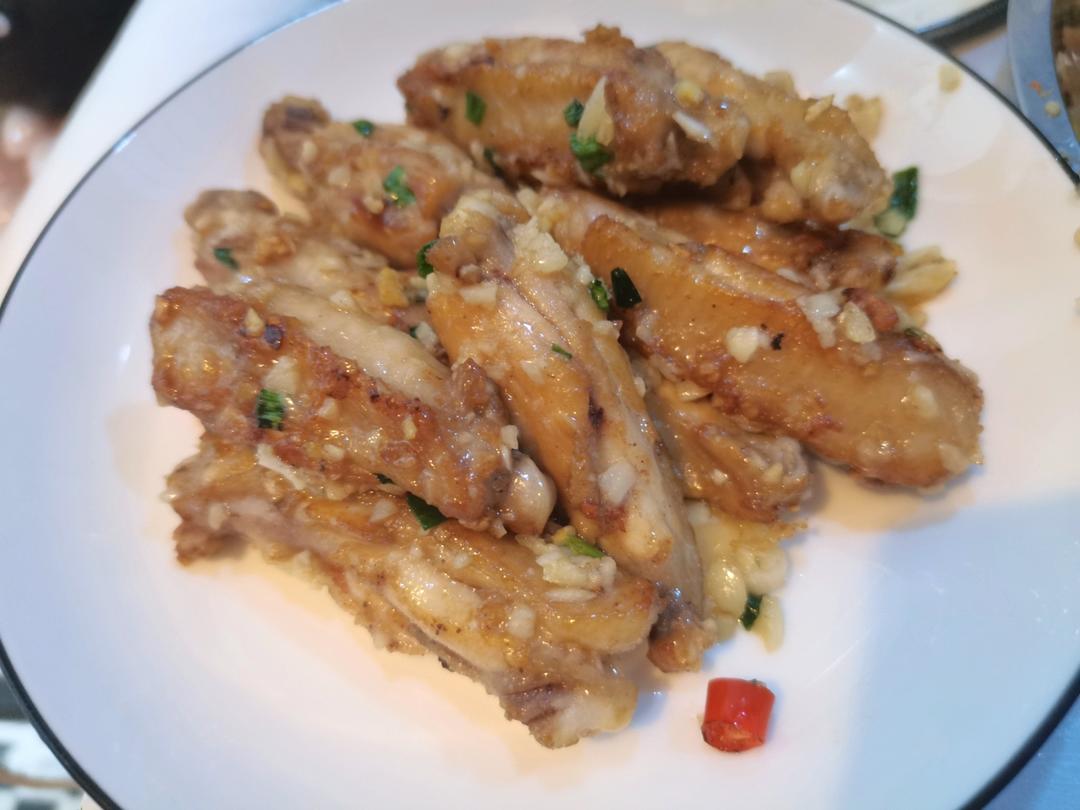 蒜香鸡翅，这才是鸡翅最好吃的做法