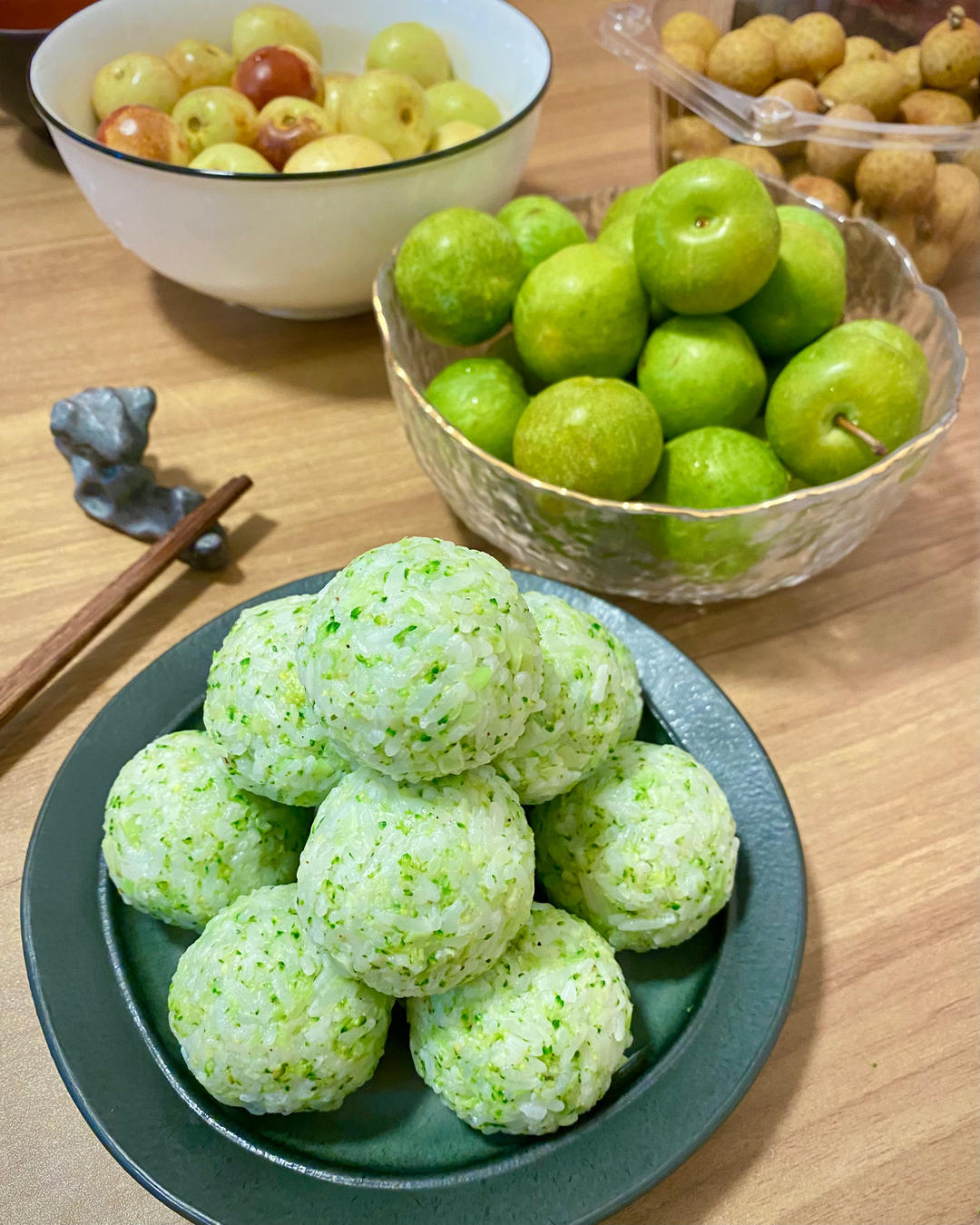 橄榄油西兰花饭团