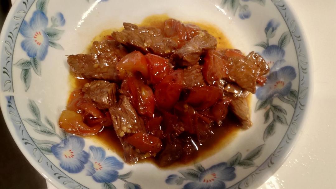 汤浓肉嫩的番茄牛腩，牛腩软烂秘法