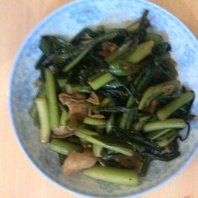 清炒红菜薹