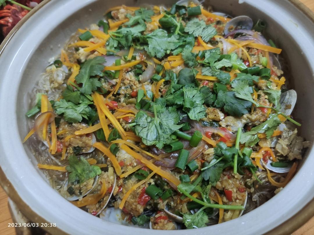 火爆大排档的蒜蓉花甲蛏子粉丝煲，鲜香美味又下饭