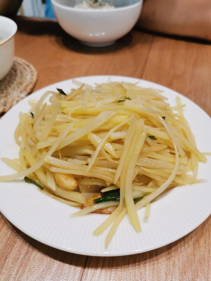 在家也能做出馆子味儿的醋溜/炝炒/酸辣土豆丝（就是那道看似简单，实则步步玄机的土豆丝）