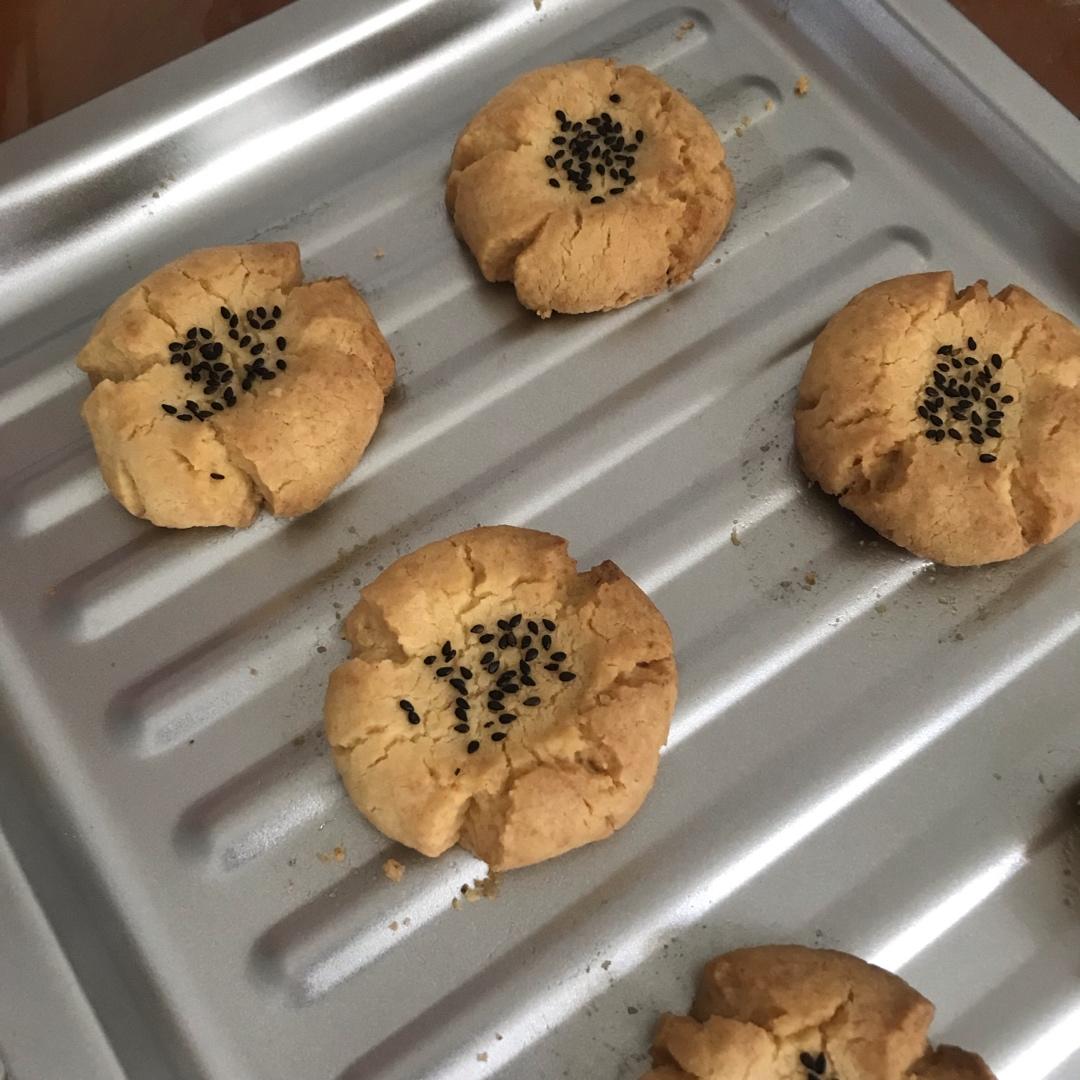 轻轻一按就碎掉的原味桃酥（不输猪油版）