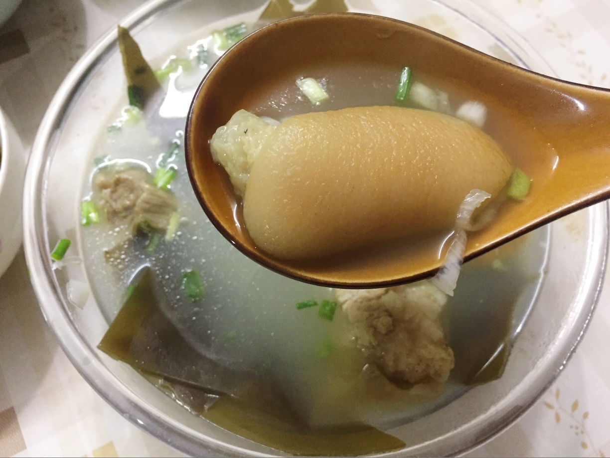 猪蹄膀炖海带汤的做法