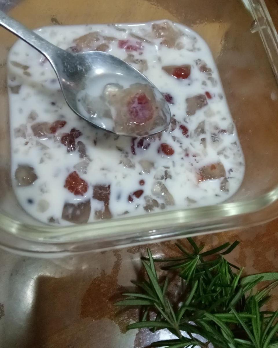 蔓越梅烧仙草冻