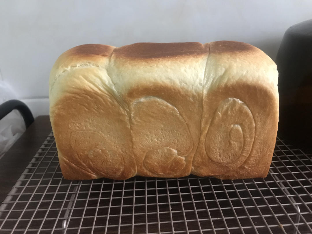 柔软好吃的蜜红豆牛奶吐司（无需分割、一次发酵）